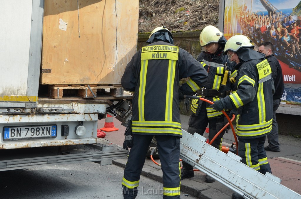 LKW Bruecke Koeln Deutz Opladenestr Deutz Muelheimerstr P118.JPG - Miklos Laubert